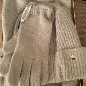 BCBG, hat,scarf,glove set